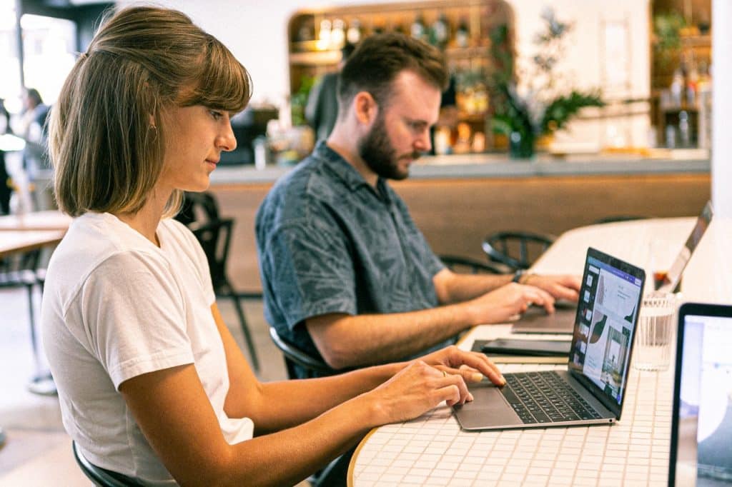 Usuarios utilizando internet Adsifly